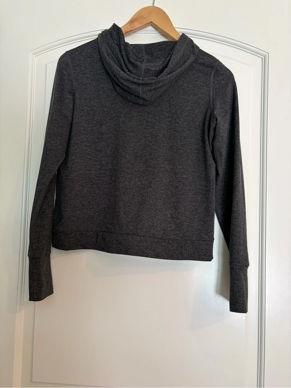 Vuori Women's Halo Essential Hoodie charcoal heather colorway XS